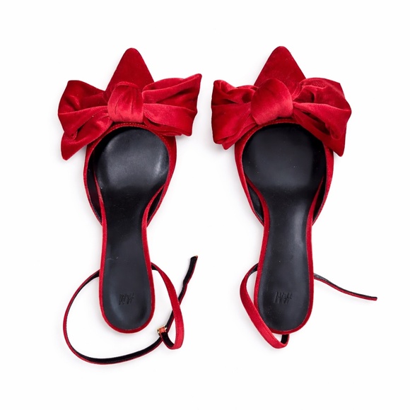 Shoes - Women’s Red H&M Bow-Detail Velour Pumps Size US 7